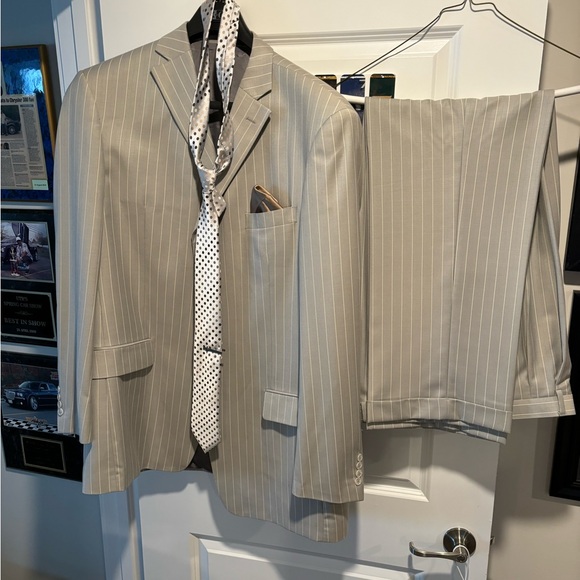 48L Men’s Two Piece Suite - Picture 1 of 1